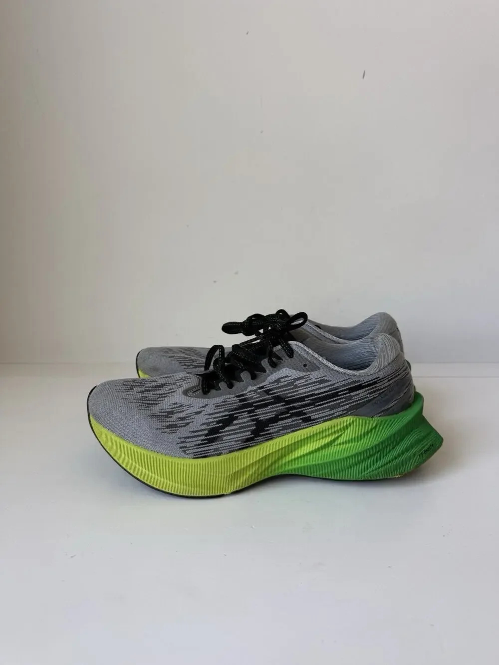 ASICS Novablast 3 Womens Size 9.5 Mens Size 8 Running Athletic Sneaker Gray Neon